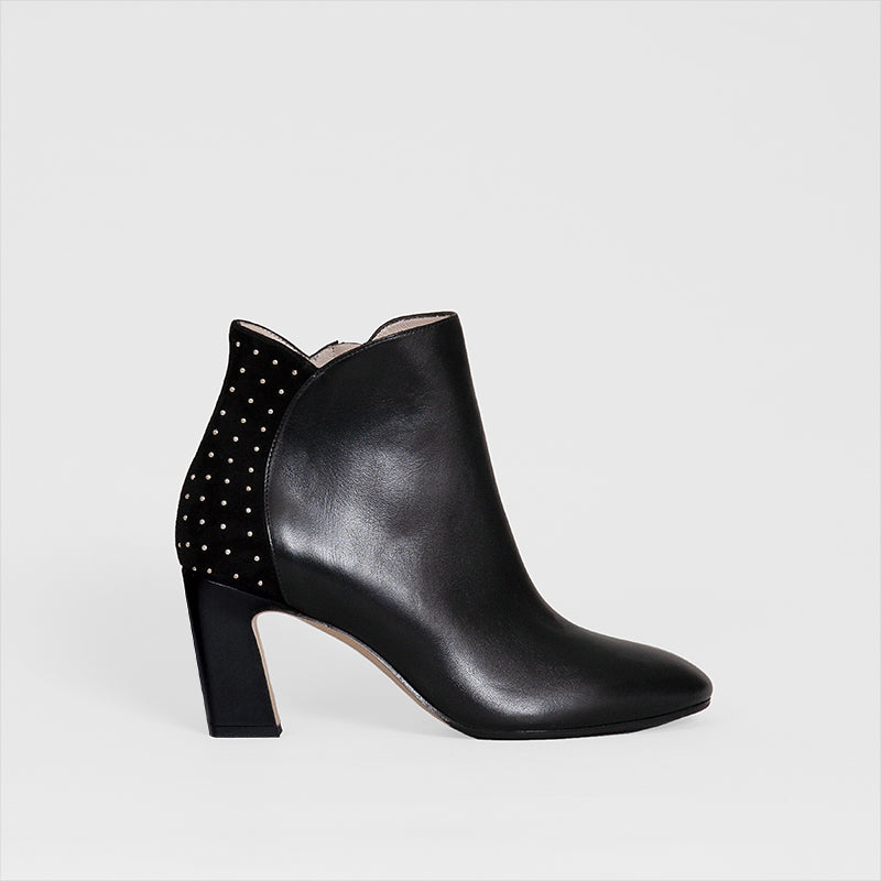 Mathilde Studs Black